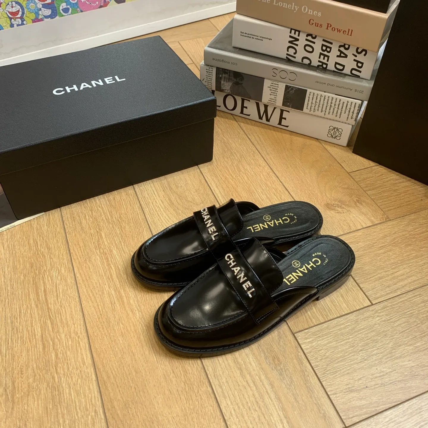 👟👟Ex-factory price 600👟👟 🍀2025 spring and summer new Chanel Chanel small diamond buckle monogram Loaf lazy half-slippers, which can be worn all year round. No matter when you wear them, they are very high-end and durable. You can attract attention when shopping on the street! Easily travel between commuting and leisure occasions, becoming a carefree fashionable and elegant woman ~ Upper: cowhide/butter Lining: lambskin Sole: Italian genuine leather outsole Size: 35-39 (40/41 customized, non-refundable and non-exchangeable